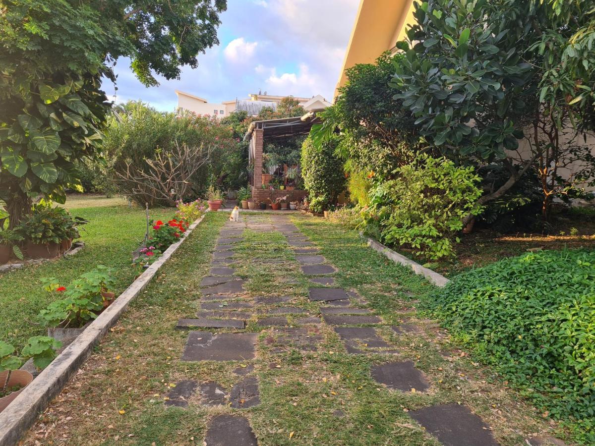 Comfy Home-Tropical Garden & 5 Min Walk To Beach Tamarin ภายนอก รูปภาพ